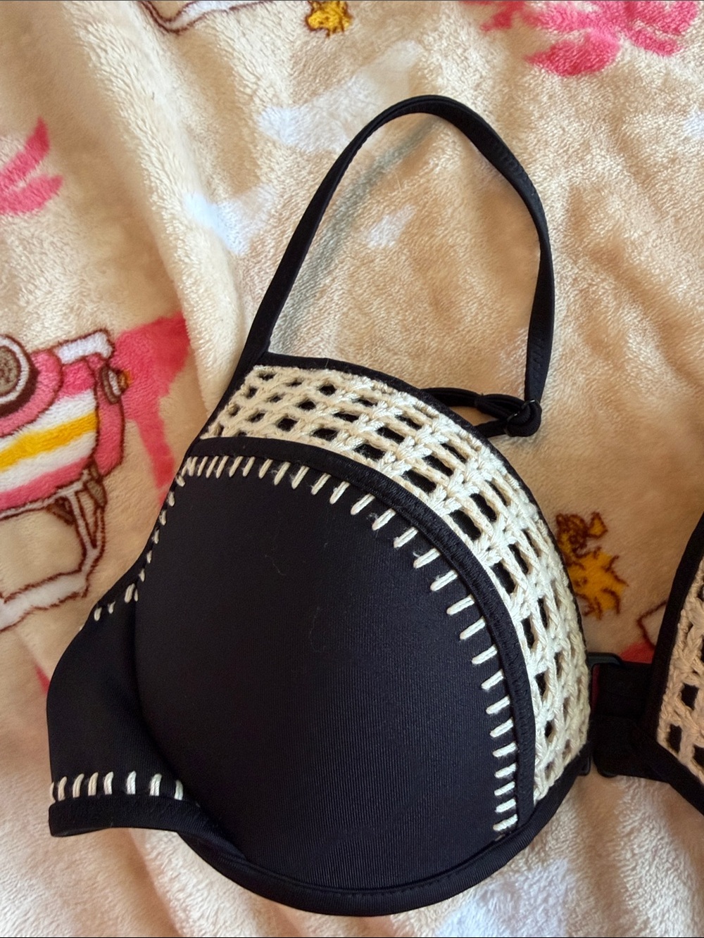 ✨ Y2K VICTORIA’S SECRET CROCHET COTTAGECORE COQUETTE BLACK BIKINI SWIM TOP 32D ✨ - Picture 3 of 10